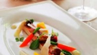 Tryffelstekt Quornfilé med sommargrönsaker Somrig rätt med smakar av Gotland. Parmesan, tryffel valnötter får allting att smälta i munnen.